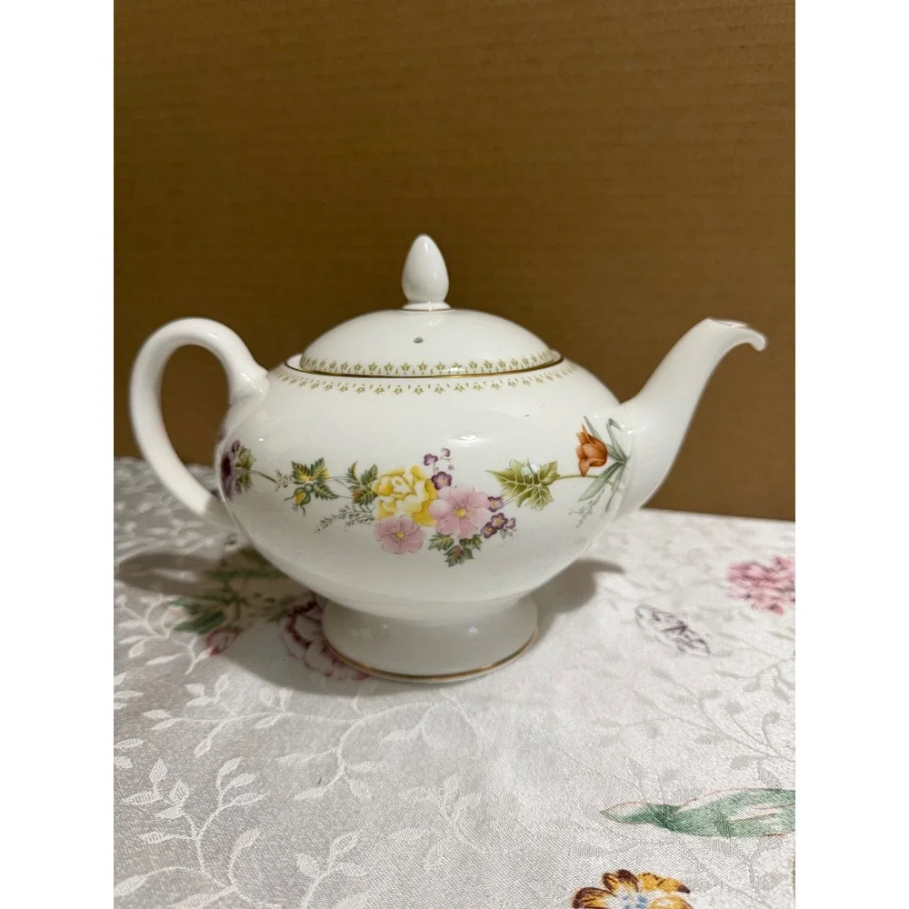 Wedgwood Mirabelle R4537 Bone China Teapot Floral Gold Trim Made in England